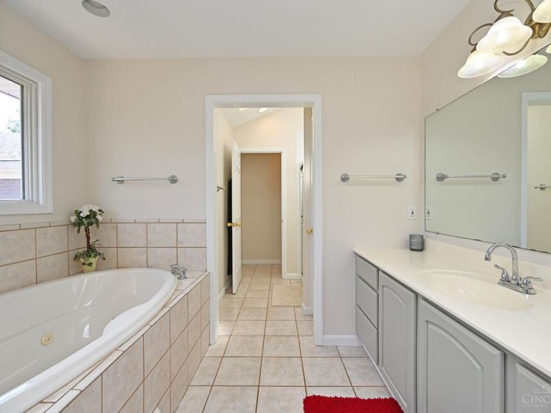 6866 Kenwood Road, Cincinnati, OH 45243 Photo 47