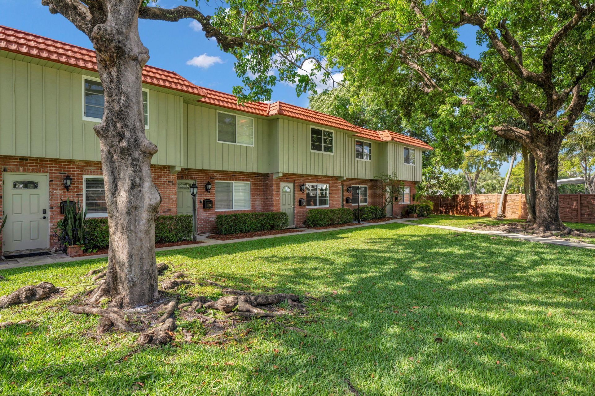 16 NE 20th Court, Unit B8, Wilton Manors, FL 33305 Main Photo