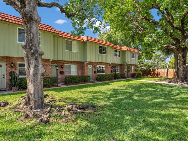 16 NE 20th Court, Unit B8, Wilton Manors, FL 33305