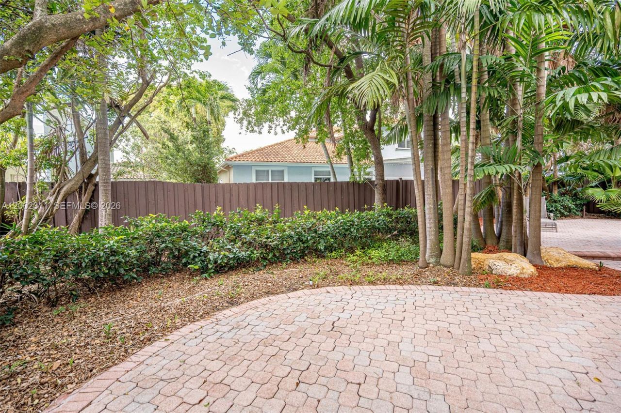 6772 NW 111th Ave , Doral, FL 33178 Photo