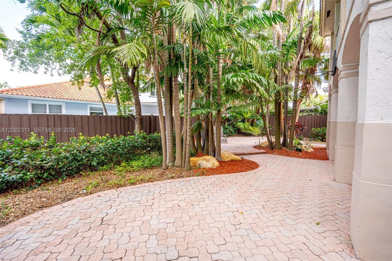 6772 NW 111th Ave , Doral, FL 33178 Photo