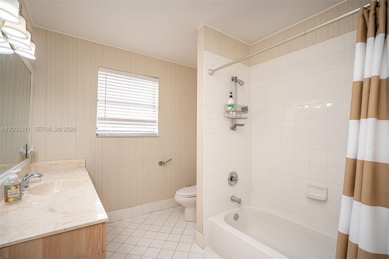 6772 NW 111th Ave , Doral, FL 33178 Photo