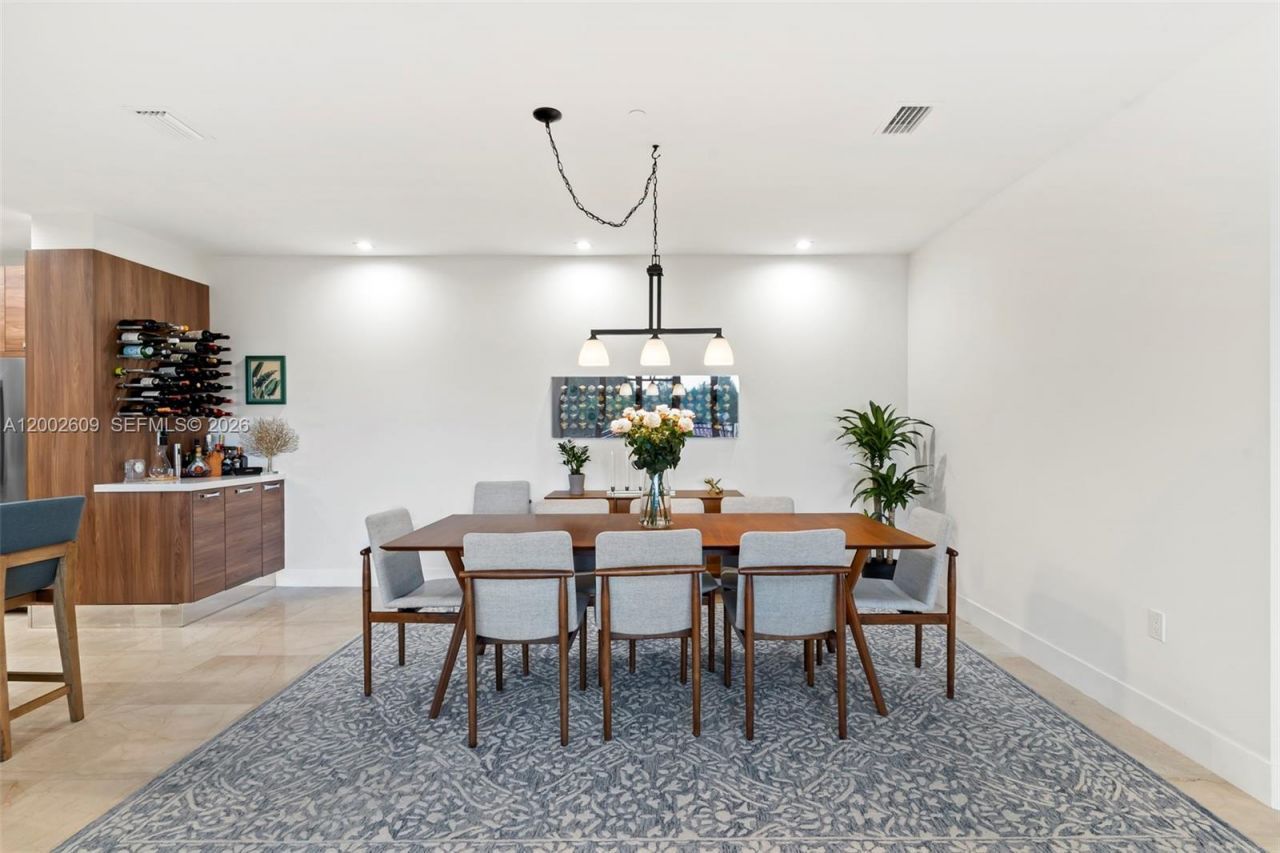 718 Valencia Ave , Unit 307, Coral Gables, FL 33134 Photo