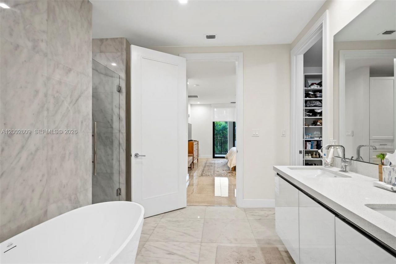 718 Valencia Ave , Unit 307, Coral Gables, FL 33134 Photo