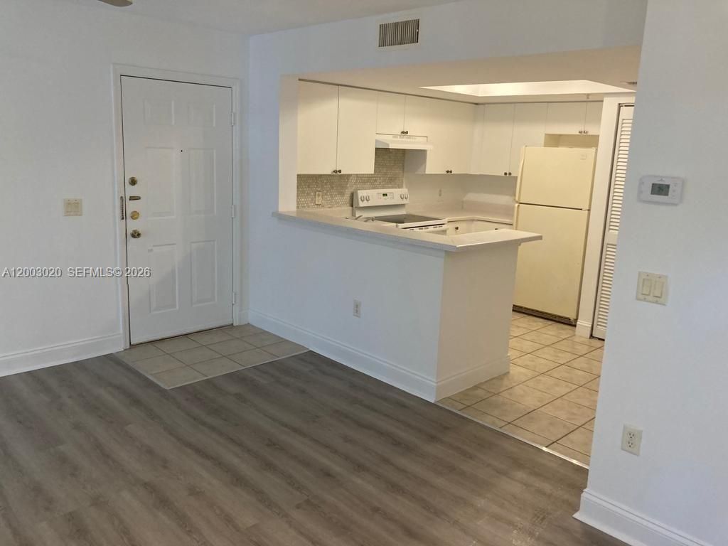 4195 N Haverhill Rd, Unit 307, West Palm Beach, FL 33417 Photo