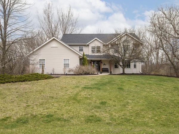 412 E Red Pine Cir, Dousman, WI 53118