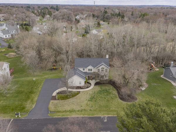 412 E Red Pine Cir, Dousman, WI 53118