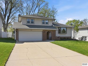 14227 Poppleton Circle, Omaha, NE 68144