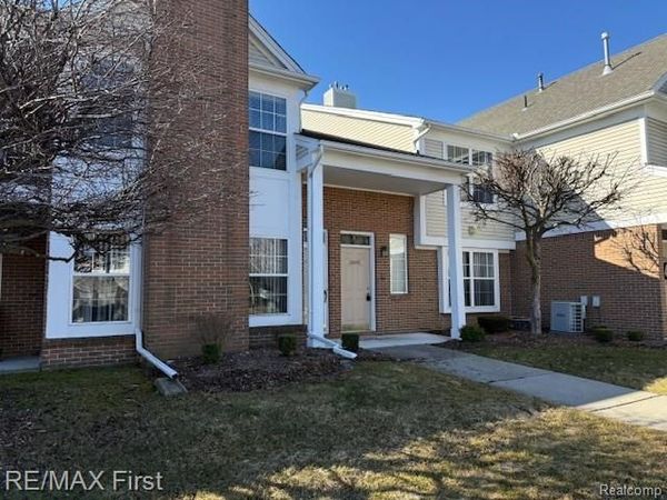 16640 GLENMOOR Boulevard, Macomb Twp, MI 48044