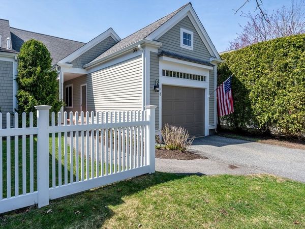 8 Hollyhock Knoll Ct, Unit 8, Bourne, MA 02532