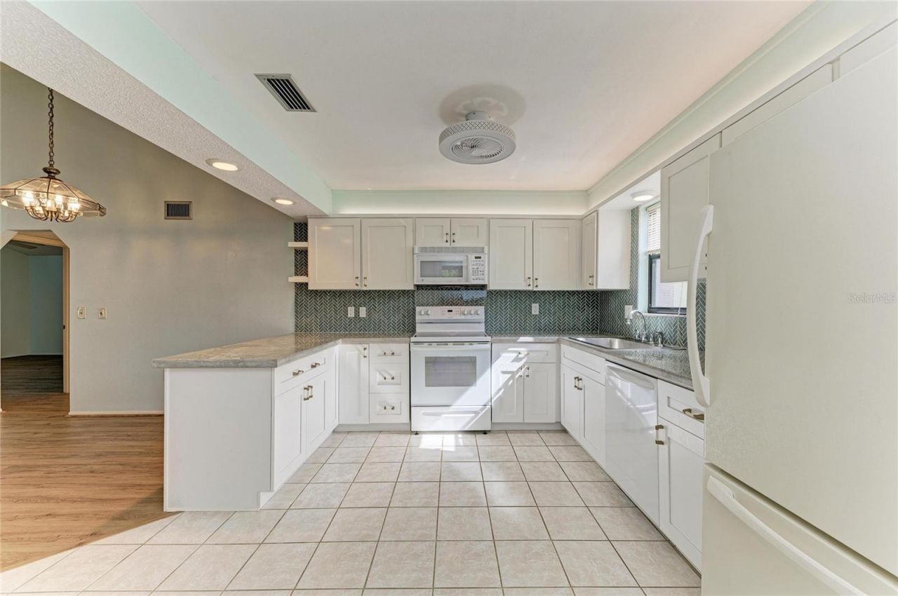 5400 34th Street W, Unit D11, Bradenton, FL 34210 Photo