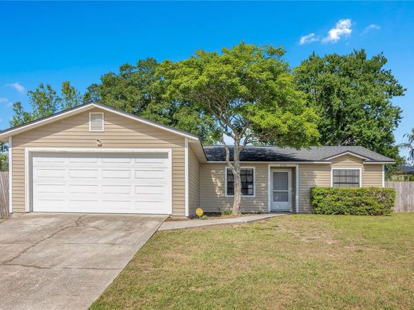 370 N LAKE AVENUE , APOPKA, FL 32703