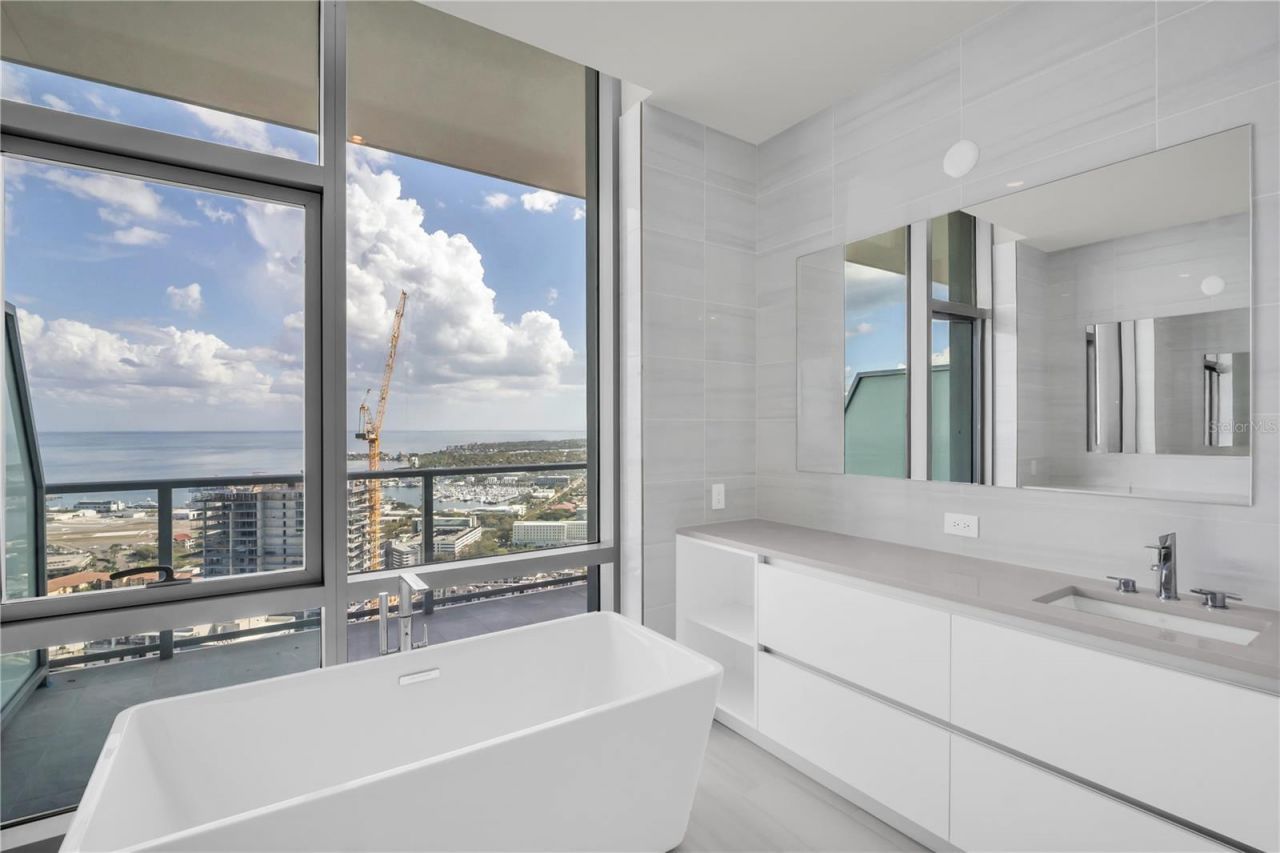 400 Central Avenue, Unit 4002, Saint Petersburg, FL 33701 Photo