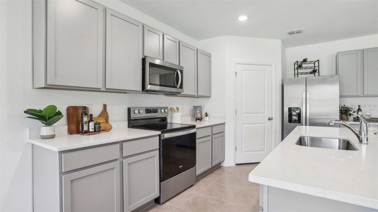 13609 New Jade Avenue, Wimauma, FL 33598 Photo