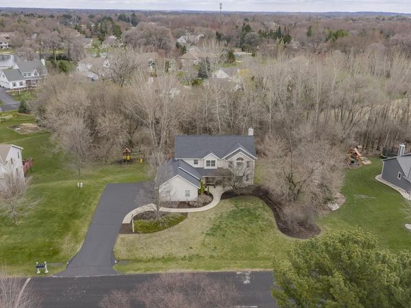 412 E Red Pine CIRCLE, Dousman, WI 53118
