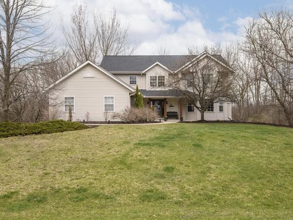 412 E Red Pine CIRCLE, Dousman, WI 53118