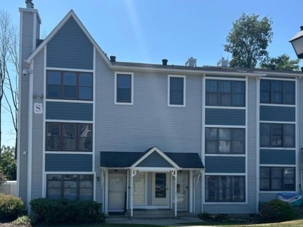 45 Burlington Ct, Hamburg, NJ 07419