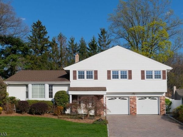 109 Dogwood Ct, Westwood, NJ 07675