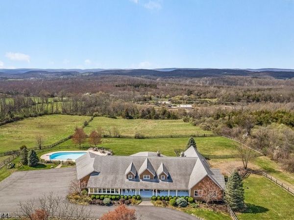 71 Kimble Ln, Sparta, NJ 07871