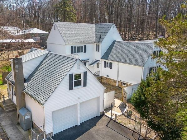 8 Stonehedge Lane, Andover Boro, NJ 07821