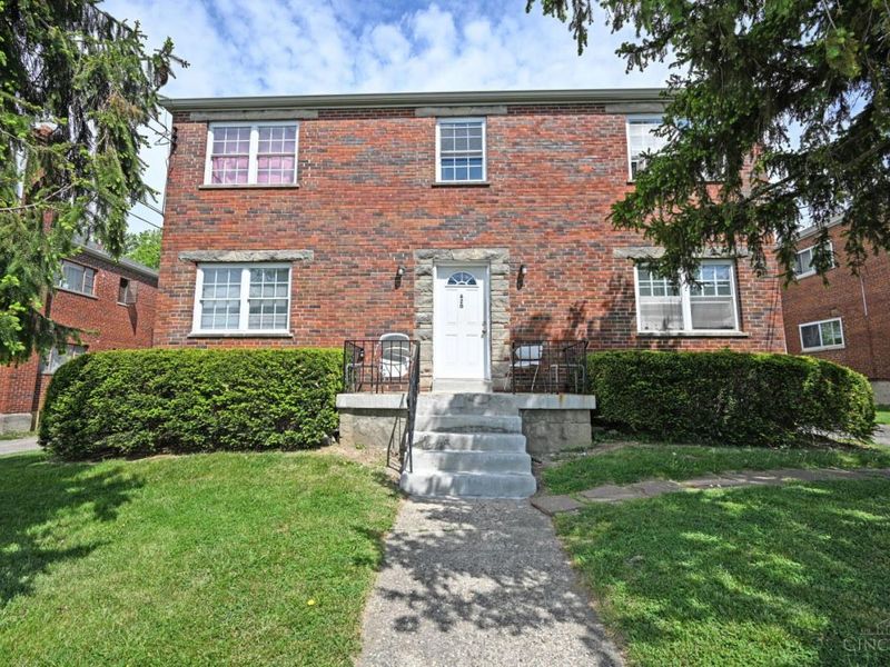 620 Maple Drive, Cincinnati, OH 45215 Photo 1
