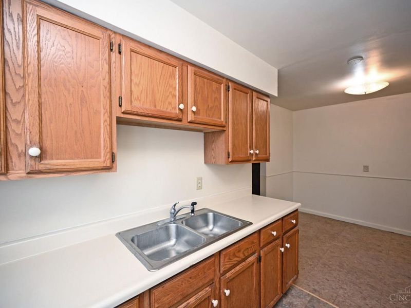 620 Maple Drive, Cincinnati, OH 45215 Photo 12