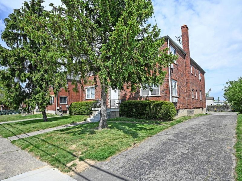 620 Maple Drive, Cincinnati, OH 45215 Photo 2