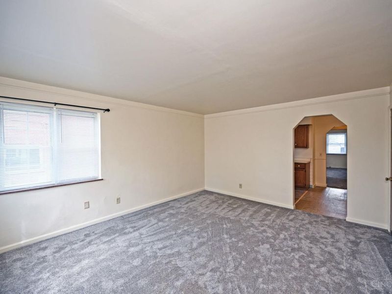 620 Maple Drive, Cincinnati, OH 45215 Photo 3