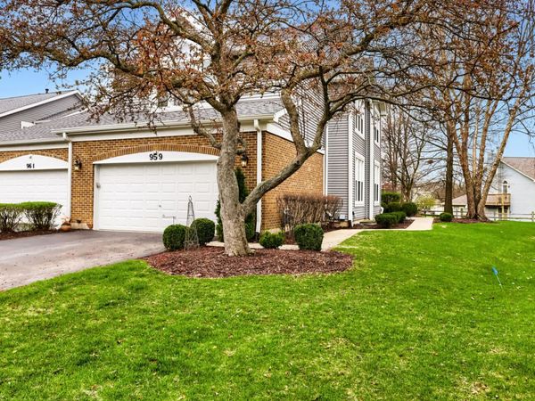 959 Heathrow Lane , Naperville, IL 60540