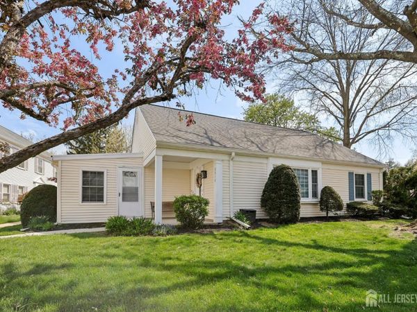 391 Orrington Lane, Monroe Township, NJ 08831