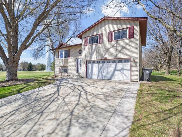 5610 Cedarwood Street NE, Prior Lake, MN 55372