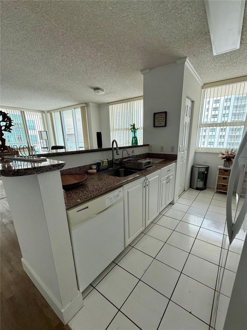 1155 Brickell Bay Dr , Unit 1702, Miami, FL 33131 Photo