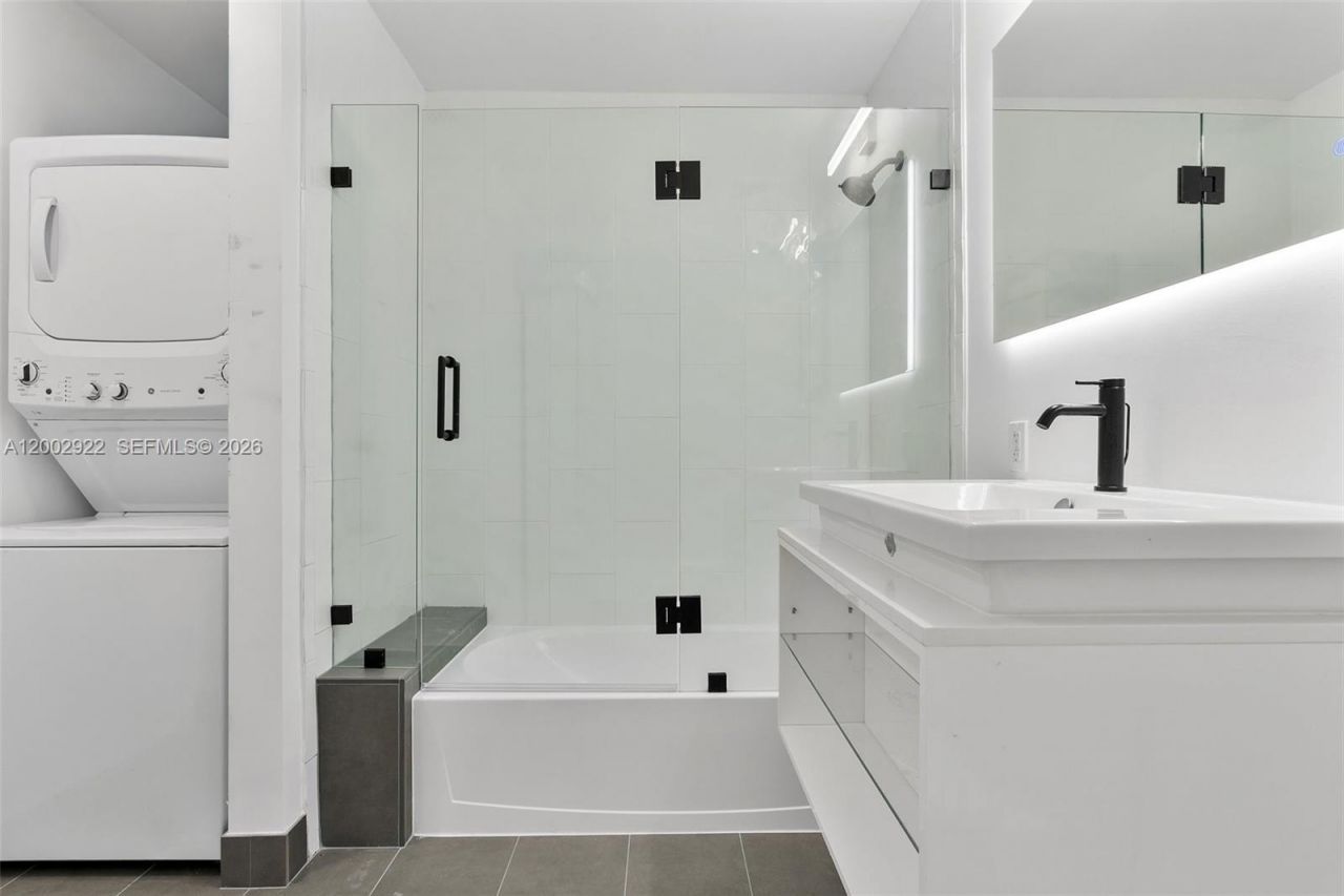 8101 Biscayne Blvd , Unit R-306, Miami, FL 33138 Photo