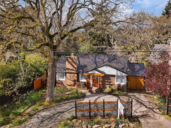 3528 Richmond Rd , Saanich, BC V8P 4P8