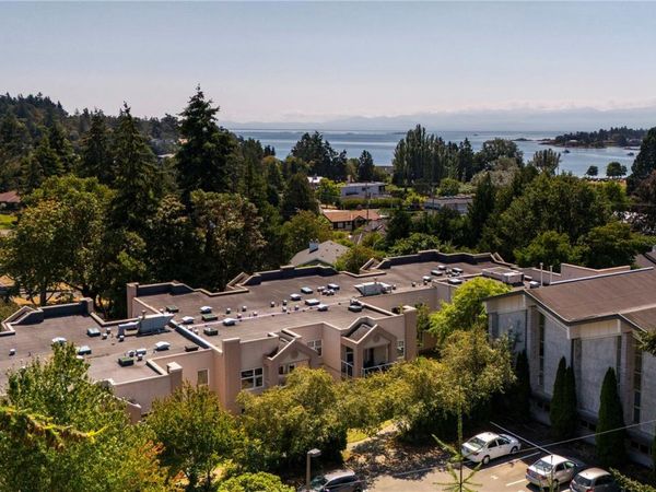 3915 St. George's Lane , Unit 105, Saanich, BC V8N 4E3