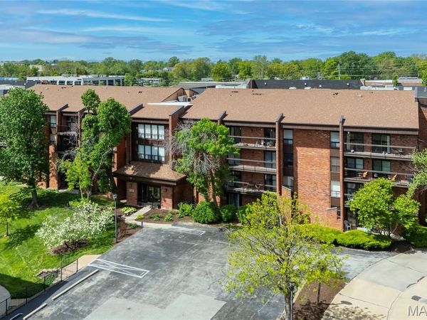 572 Coeur De Royale Drive, Unit 107, Creve Coeur, MO 63141