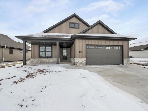 1617 N HONEYSUCKLE CIRCLE, De Pere, WI 54115