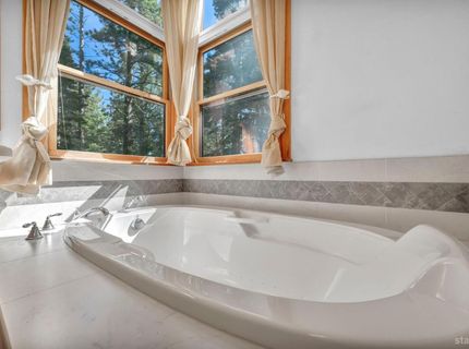 1724 Mohican Drive, South Lake Tahoe, CA 96150 Photo