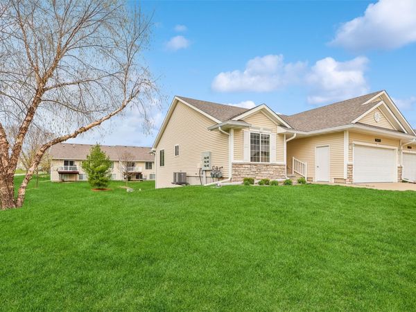 6030 Pinewood Court, Johnston, IA 50131