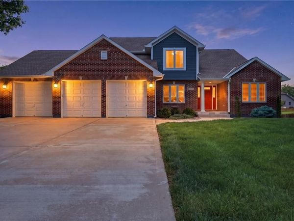 2905 SW Shrout Creek Drive, Blue Springs, MO 64015