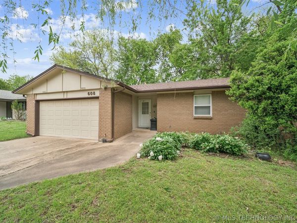 608 E Toledo Street , Broken Arrow, OK 74012