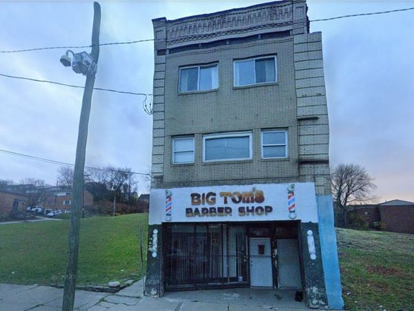 2042 Centre, Pittsburgh, PA 15219