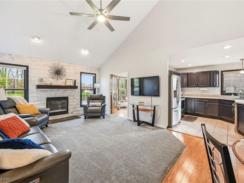 57 Timber Lake Drive, Hubbard, OH 44425 Photo 10