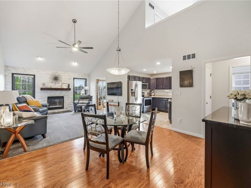 57 Timber Lake Drive, Hubbard, OH 44425 Photo 4