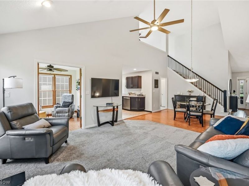 57 Timber Lake Drive, Hubbard, OH 44425 Photo 8