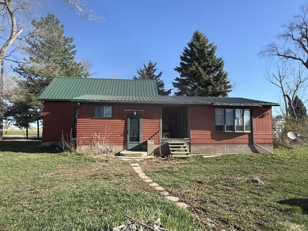 102 N Shannon St, Tripp, SD 57376