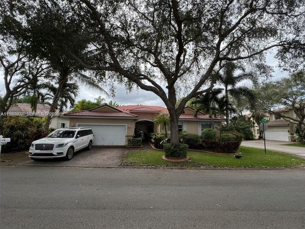 5283 SW 33rd Way , Fort Lauderdale, FL 33312