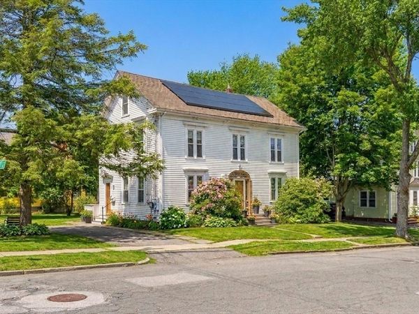 32 Ashland St, Newburyport, MA 01950