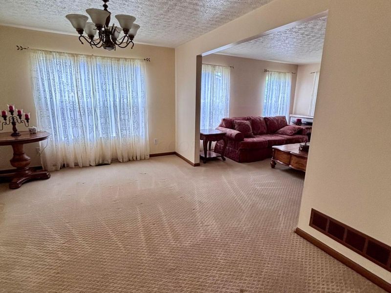 165 Wyckshire Drive, Pataskala, OH 43062 Photo 5