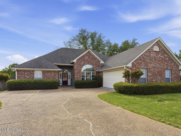 121 Lake Pointe Drive, Pearl, MS 39208